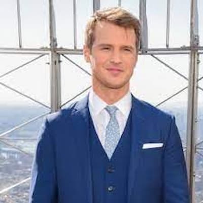Freddie Stroma Photo